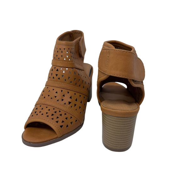 Amanda Blu Ankle Booties size 8 - Picture 6 of 9